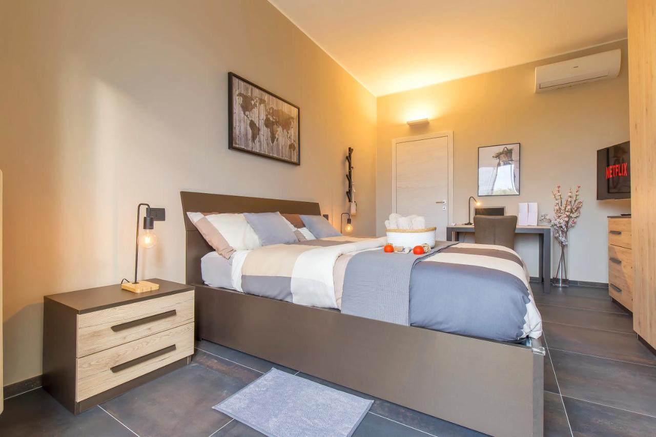 Modern & Bright 2 Bedroom Flat 50M From M4 Stop Μιλάνο Εξωτερικό φωτογραφία