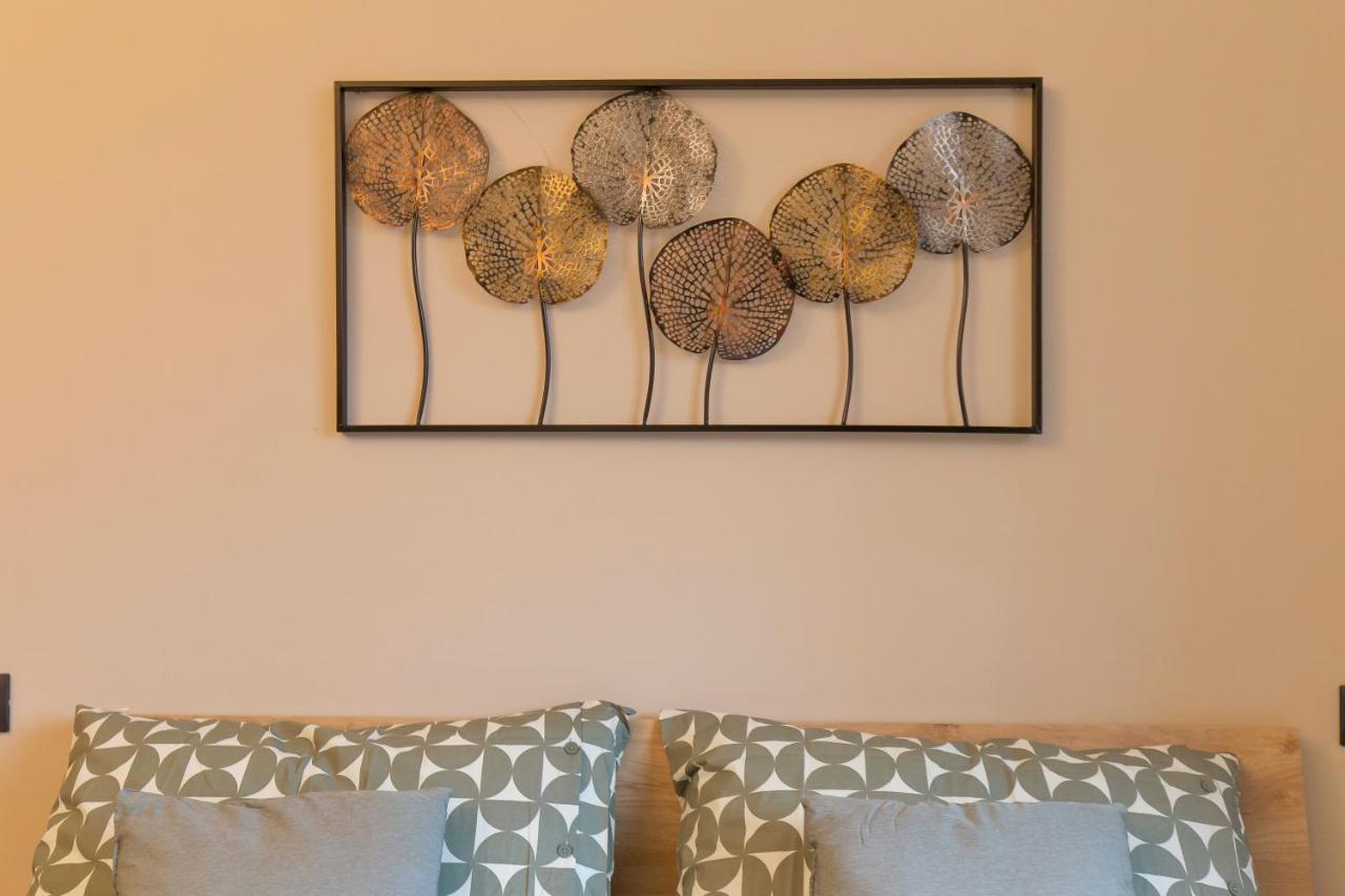 Modern & Bright 2 Bedroom Flat 50M From M4 Stop Μιλάνο Εξωτερικό φωτογραφία