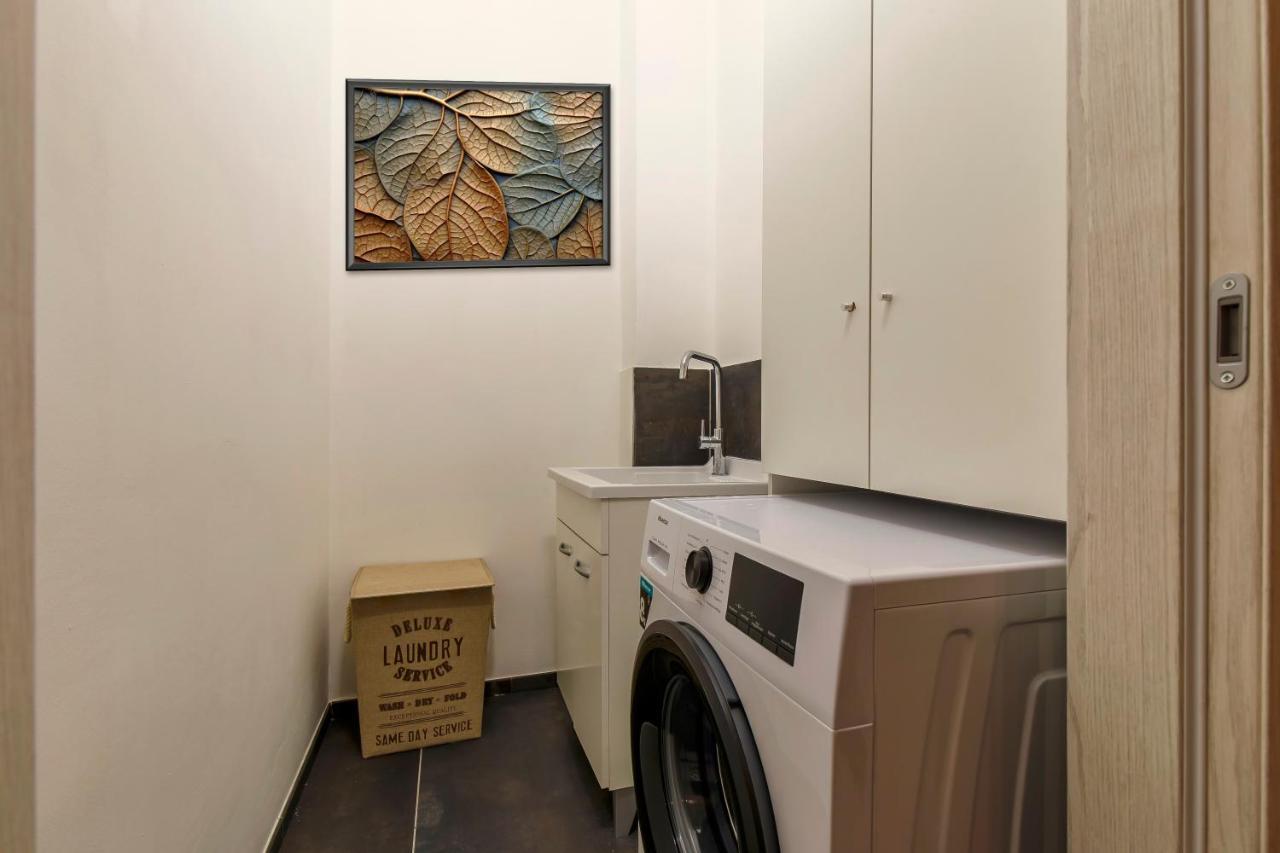 Modern & Bright 2 Bedroom Flat 50M From M4 Stop Μιλάνο Εξωτερικό φωτογραφία
