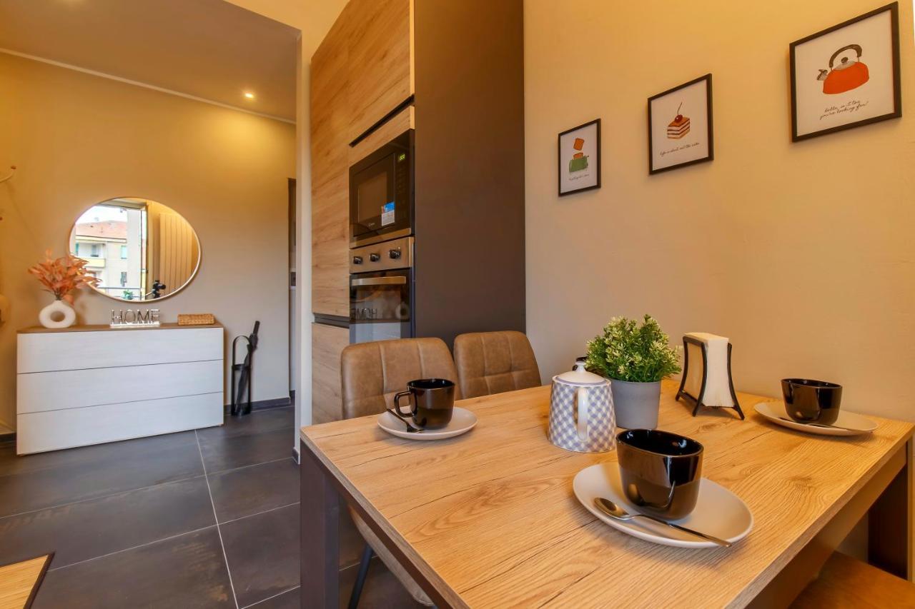 Modern & Bright 2 Bedroom Flat 50M From M4 Stop Μιλάνο Εξωτερικό φωτογραφία