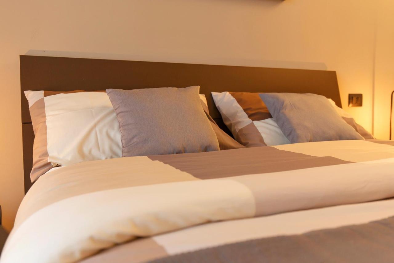 Modern & Bright 2 Bedroom Flat 50M From M4 Stop Μιλάνο Εξωτερικό φωτογραφία